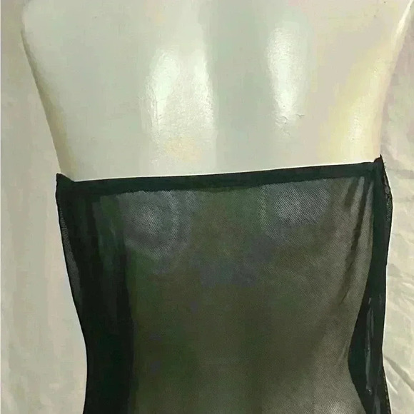 Pearls and Sheer Elegant strapless lingerie - Picture 5 of 7